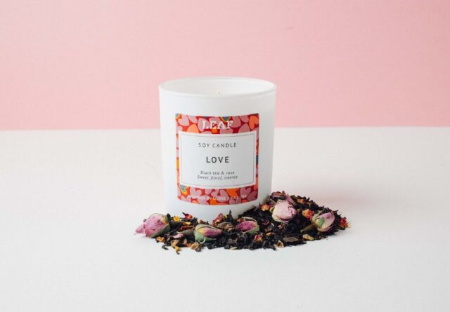 leaf-valentine's-day-candle