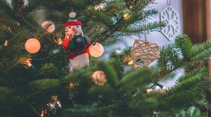 Christmas tea with hanging Christmas tea decoration. 